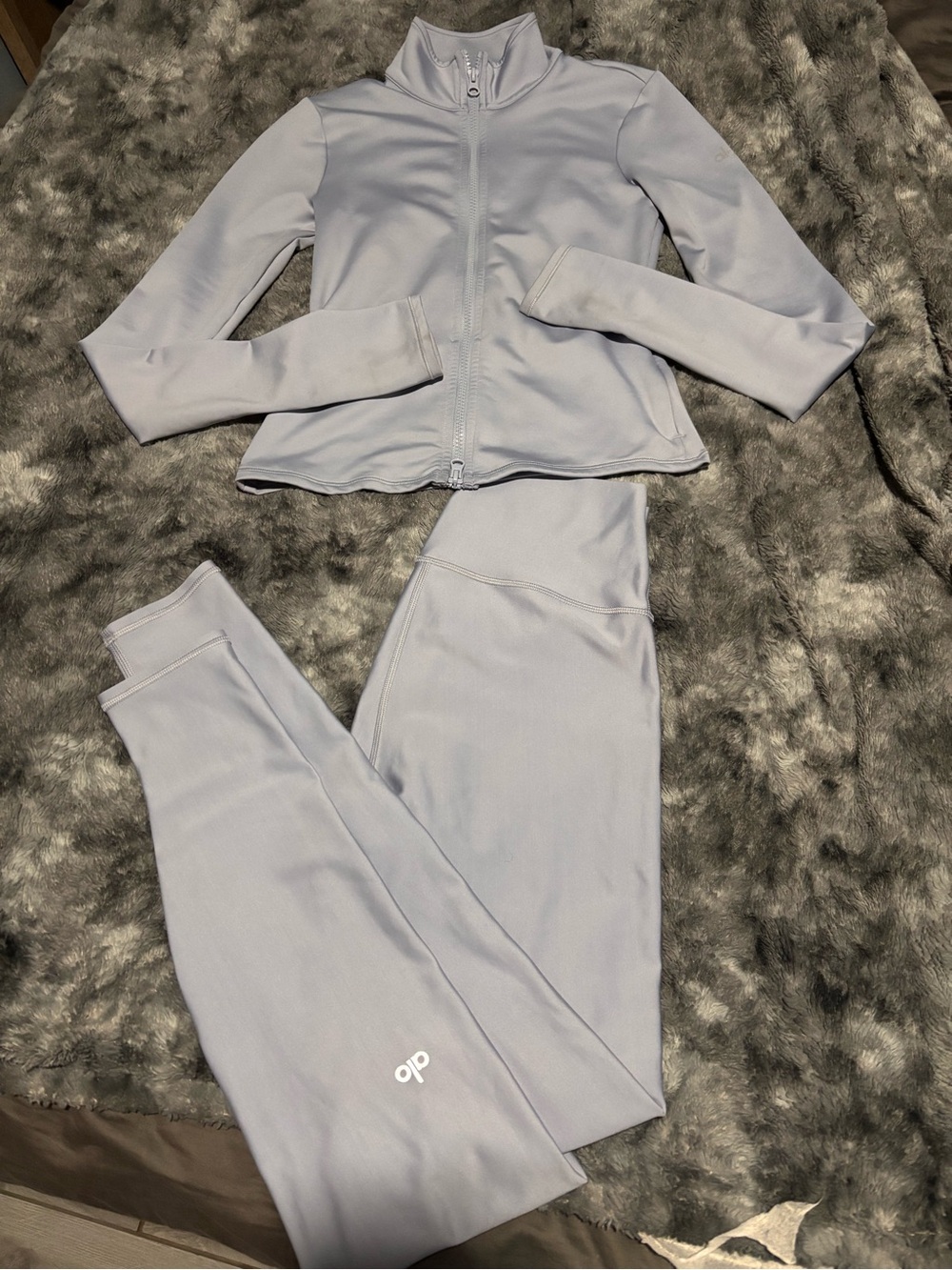 Alo yoga winter frost Active Jacket & Legging Set
